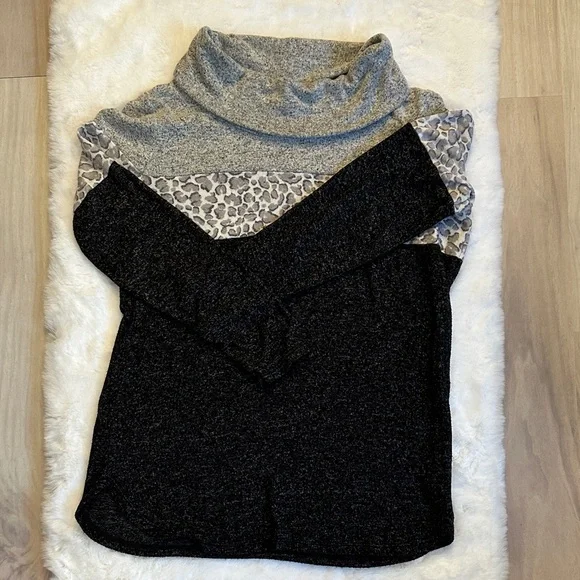 EUC Market & Spruce Gray and Black Cowl Neck Sweater - Picture 1 of 4